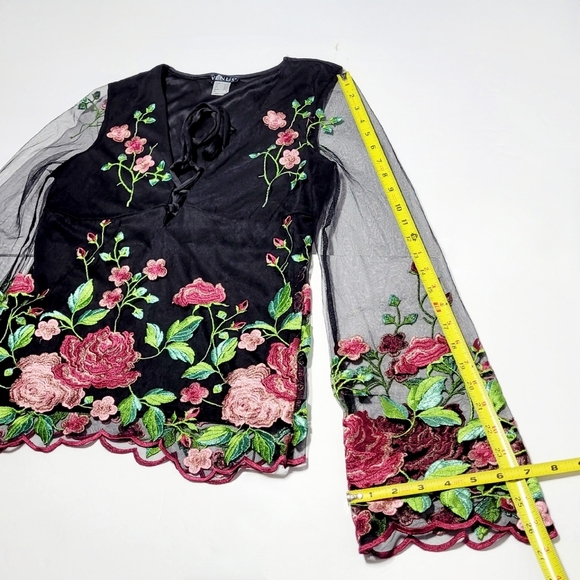 VENUS Rose Embroidered Tie Front Sheer Bell Sleeve Scallop Edge Blouse (XS) - Picture 3 of 10
